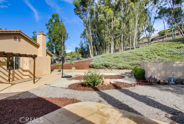26161 Wyndemere Court, Escondido CA: https://media.crmls.org/medias/2552d065-1827-4bd1-bed1-840652f9a319.jpg