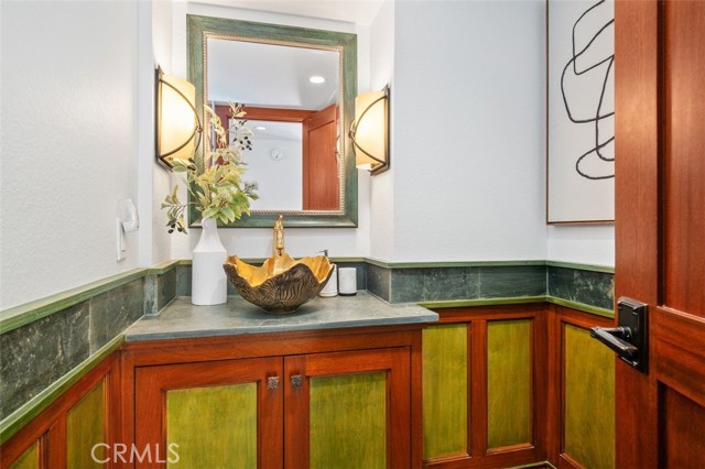 9 Aberdeen st, Irvine CA: https://media.crmls.org/medias/25546ca3-061e-4949-be5f-d5feb3874a2a.jpg