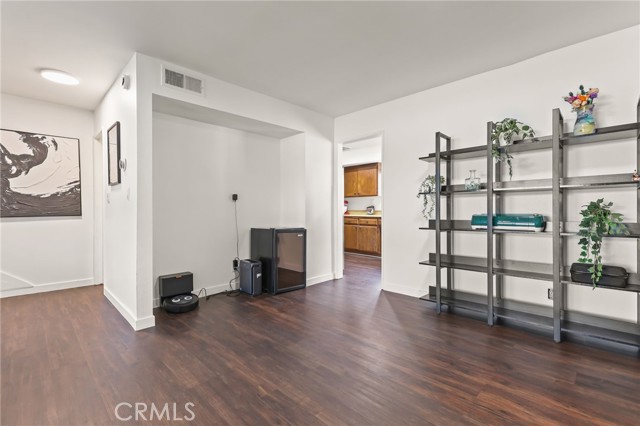 Detail Gallery Image 5 of 38 For 13243 Vanowen #2,  North Hollywood,  CA 91605 - 2 Beds | 3 Baths