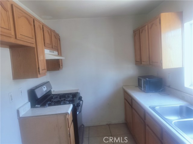 Detail Gallery Image 11 of 26 For 430 W 64th St, Los Angeles,  CA 90003 - 3 Beds | 2 Baths