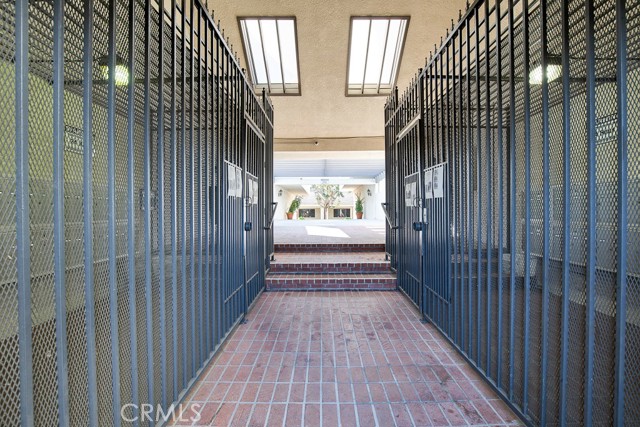 10201 Mason Avenue, Chatsworth CA: https://media.crmls.org/medias/2555935e-1cc0-41fc-bbfc-e8d46d5621a0.jpg