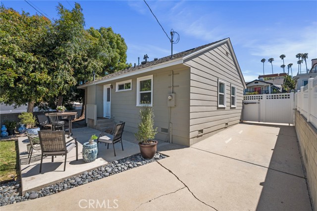 1414 W 13th Street, San Pedro CA: https://media.crmls.org/medias/2555c8b3-00e5-4ff5-b34d-b204e5f35382.jpg
