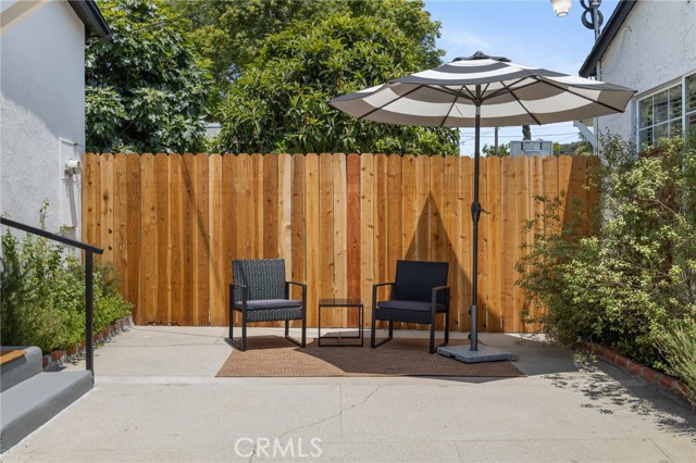 1820 N Avon Street, Burbank CA: https://media.crmls.org/medias/255600f5-4120-48e7-9e10-399803b8657f.jpg