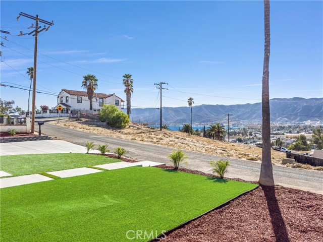 Detail Gallery Image 4 of 34 For 16938 Bell Ave, Lake Elsinore,  CA 92530 - 4 Beds | 3 Baths