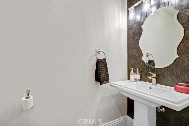 Detail Gallery Image 17 of 45 For 27372 Mondano Dr, Mission Viejo,  CA 92692 - 4 Beds | 2/1 Baths