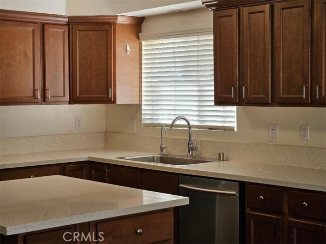 Detail Gallery Image 8 of 15 For 18639 Liggett, Northridge,  CA 91324 - 3 Beds | 2 Baths