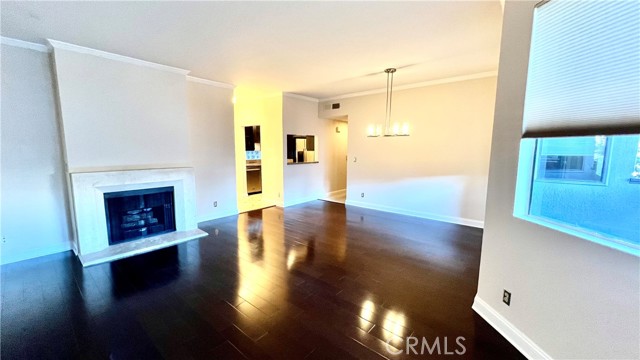 Detail Gallery Image 3 of 14 For 10535 Ashton, Los Angeles,  CA 90024 - 2 Beds | 3 Baths