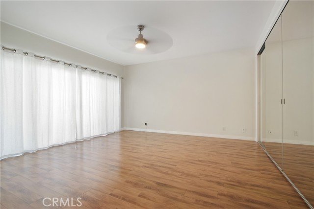 33 4th Street, Hermosa Beach CA: https://media.crmls.org/medias/25583769-7c60-4074-88f9-296bd143fe61.jpg