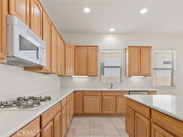 Detail Gallery Image 9 of 38 For 19301 Galloping Hill Rd, Apple Valley,  CA 92308 - 2 Beds | 2/1 Baths