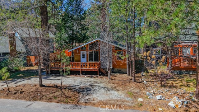 Detail Gallery Image 2 of 32 For 6230 Penguin, Wrightwood,  CA 92397 - 1 Beds | 1 Baths