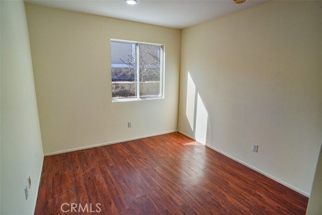 Detail Gallery Image 13 of 17 For 19711 Skyview Ct, Canyon Country,  CA 91351 - 3 Beds | 2 Baths