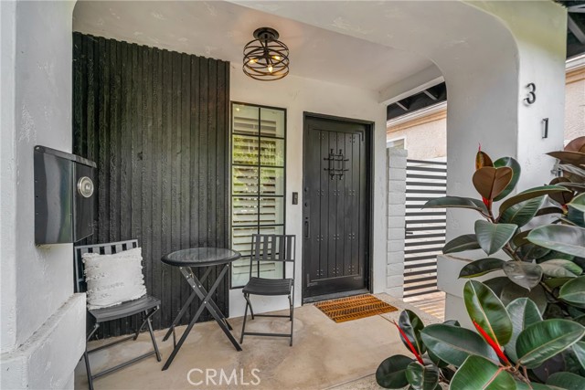 Detail Gallery Image 3 of 42 For 314 Ultimo Ave, Long Beach,  CA 90814 - 4 Beds | 3 Baths
