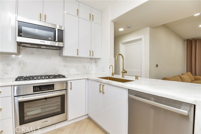 Detail Gallery Image 5 of 33 For 250 N First St #321,  Burbank,  CA 91502 - 2 Beds | 2 Baths