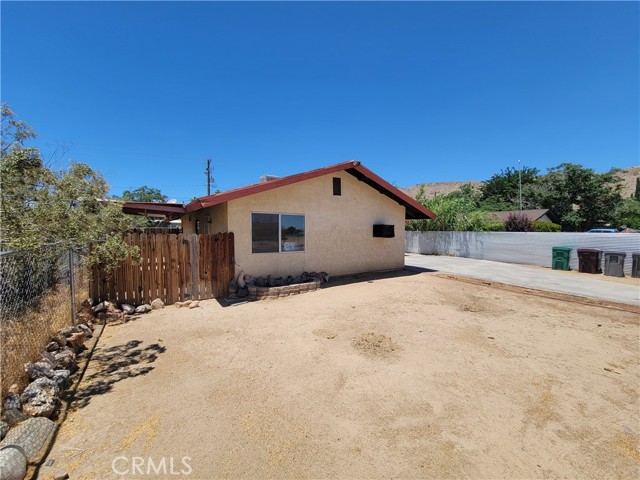 Detail Gallery Image 2 of 34 For 7100 Cholla Ave, Yucca Valley,  CA 92284 - 2 Beds | 1 Baths