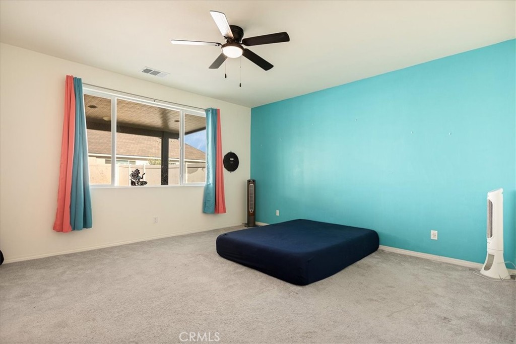 https://media.crmls.org/medias/255ac73b-e7bf-4195-8180-9a2334e26479.jpg?preset=X-Large