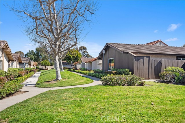 40 Tangerine, Irvine CA: https://media.crmls.org/medias/255af5e4-653d-4b23-b68b-e129fd638cca.jpg