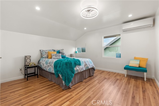 Detail Gallery Image 28 of 41 For 1330 W 48th St, Los Angeles,  CA 90037 - 4 Beds | 3/1 Baths