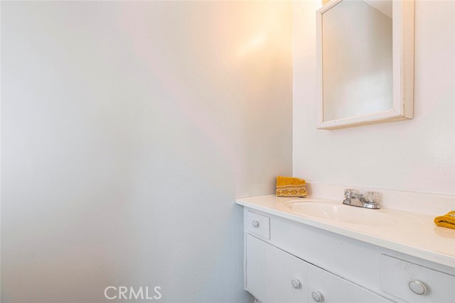 Detail Gallery Image 19 of 37 For 6000 Coldwater Canyon Ave #18,  North Hollywood,  CA 91606 - 3 Beds | 2/1 Baths