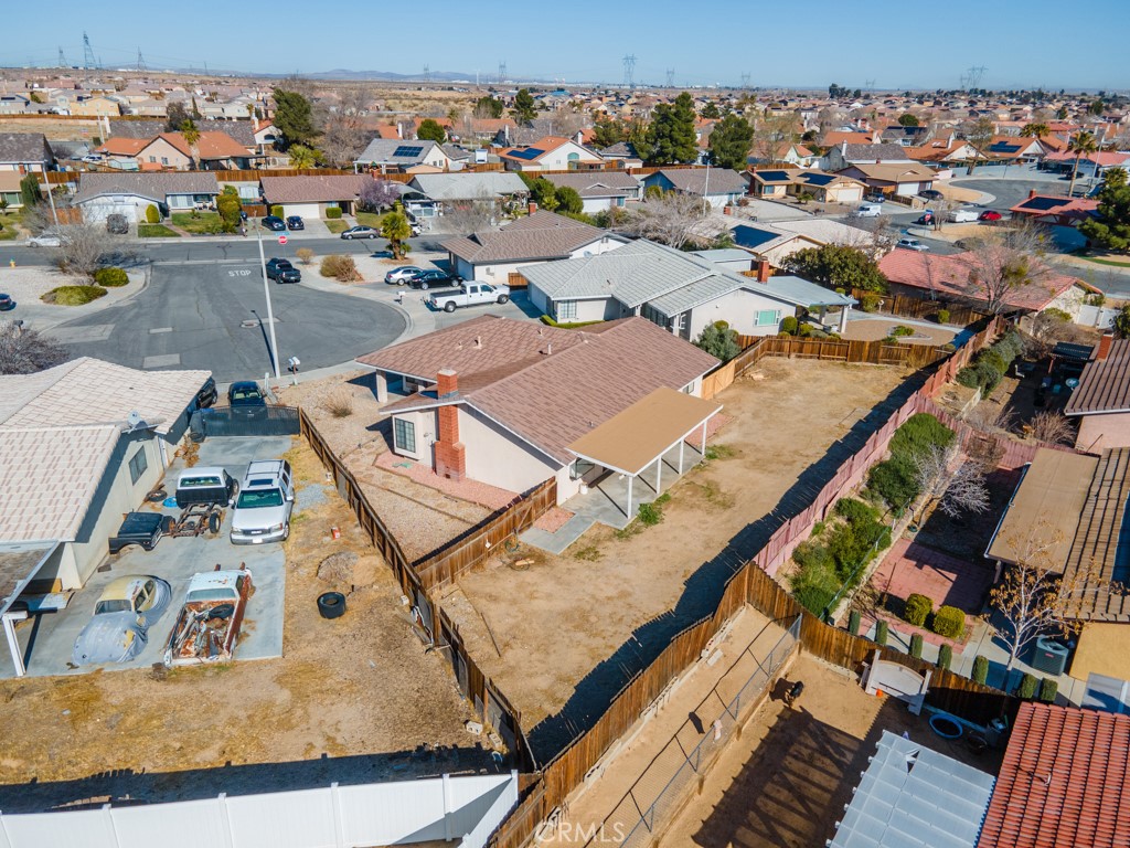 https://media.crmls.org/medias/255c7165-ae38-4888-a7aa-15eec1032752.jpg?preset=X-Large