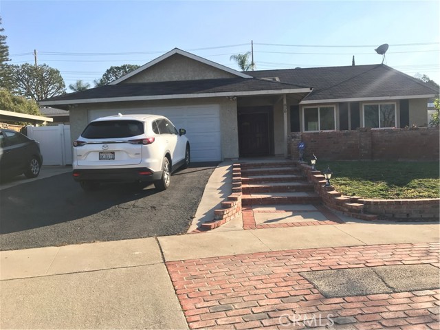 858 Santa Cruz St, Corona, CA 92882