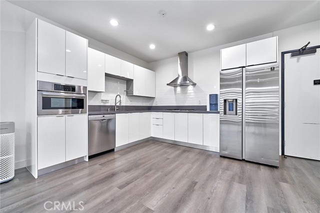 900 S Kenmore Avenue, Los Angeles CA: https://media.crmls.org/medias/255cfba2-221a-452d-9cab-88c2510b9b8f.jpg