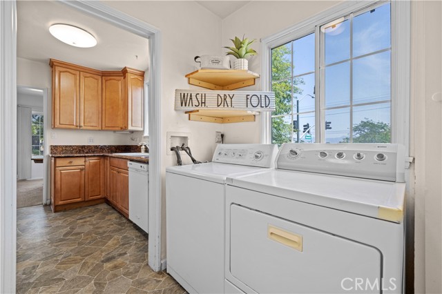 2505 North Keystone Street, Burbank CA: https://media.crmls.org/medias/255d0e1a-e6f4-4b03-aaf1-5b4527283fb4.jpg