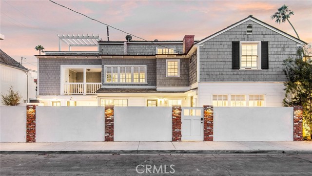 46 Giralda Walk, Long Beach, California 90803, 4 Bedrooms Bedrooms, ,3 BathroomsBathrooms,Single Family Residence,For Sale,Giralda Walk,PW24137544