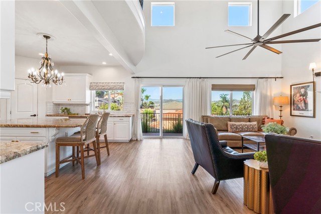 22941 Gold Rush Place, Canyon Lake CA: https://media.crmls.org/medias/255fbc1b-89c0-4d3e-ad72-fb08d1ad945e.jpg