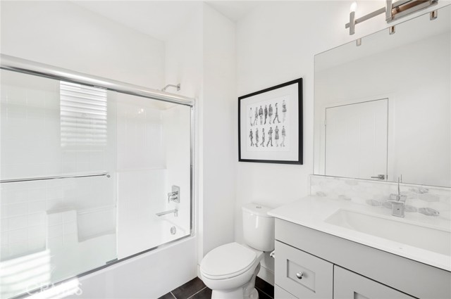 3rd floor ensuite bath