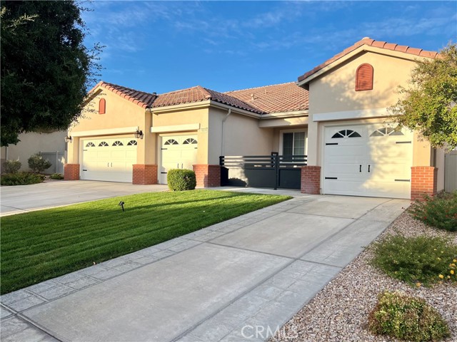 Detail Gallery Image 2 of 33 For 10324 Silverberry St, Apple Valley,  CA 92308 - 4 Beds | 2 Baths