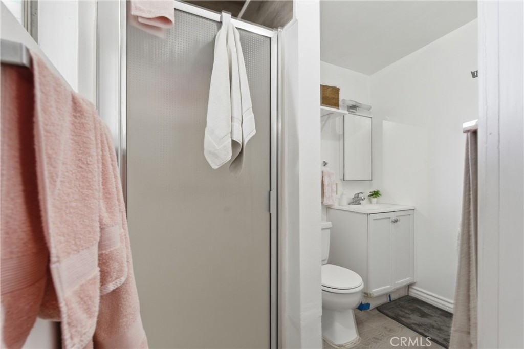 https://media.crmls.org/medias/25602ad8-4227-4c10-a760-47af1d34f55d.jpg?preset=X-Large