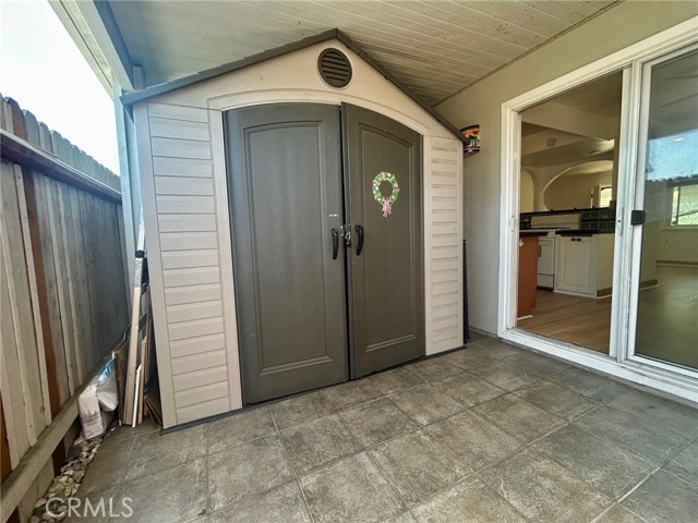 10156 Holburn Drive, Huntington Beach CA: https://media.crmls.org/medias/25607bc5-1515-49b7-ba9c-500929c96e67.jpg