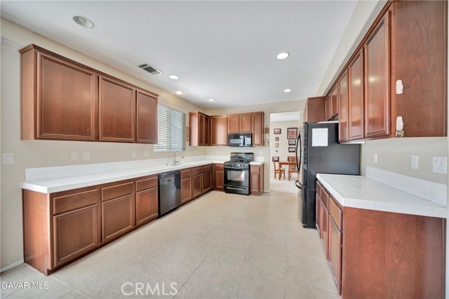 Detail Gallery Image 20 of 56 For 2354 Crimson, Rosamond,  CA 93560 - 4 Beds | 2/1 Baths