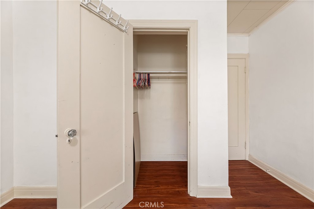 https://media.crmls.org/medias/2561a890-07d1-4616-9021-56190a49bc1d.jpg?preset=X-Large