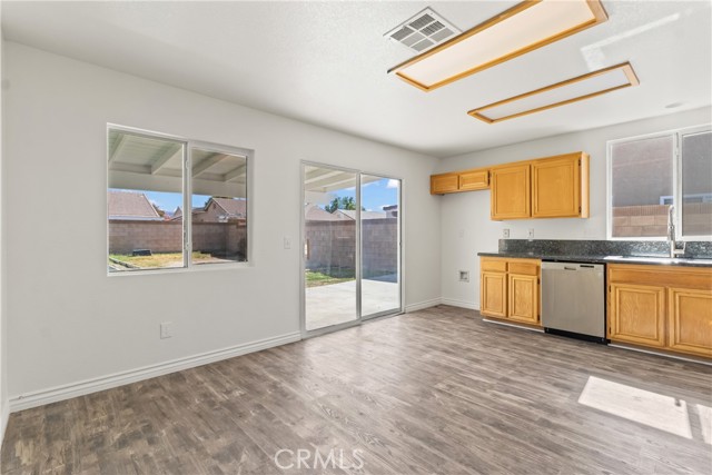 6210 W Avenue J5, Lancaster CA: https://media.crmls.org/medias/2561be8a-b0e4-4103-b462-b6670758b74d.jpg