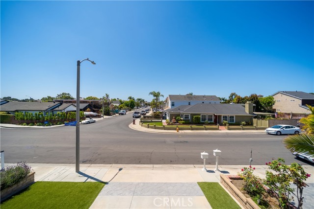 811 Oceanhill Drive, Huntington Beach CA: https://media.crmls.org/medias/25639104-99c1-4397-bb82-d8ff5fb66edf.jpg