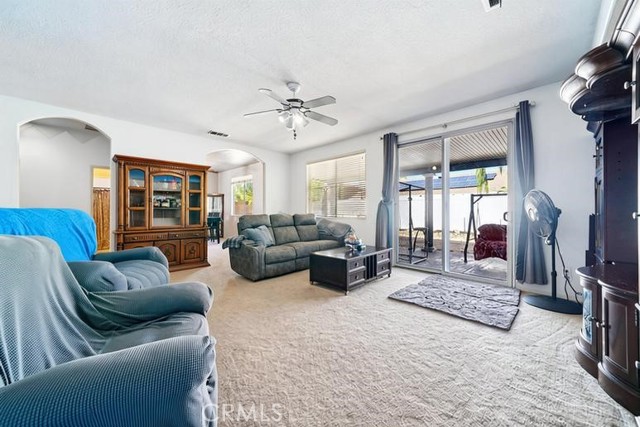 25266 Shady Creek Circle, Menifee CA: https://media.crmls.org/medias/2565a8cf-431b-4474-ad2b-fa73d31e3ef0.jpg