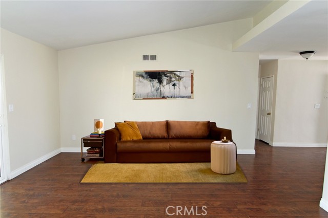 Detail Gallery Image 6 of 24 For 9310 Crebs Ave, Northridge,  CA 91324 - 4 Beds | 2 Baths