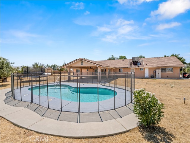 16099 Karen Road, Madera CA: https://media.crmls.org/medias/25674595-1b64-4a08-b81c-c63dfae483a3.jpg