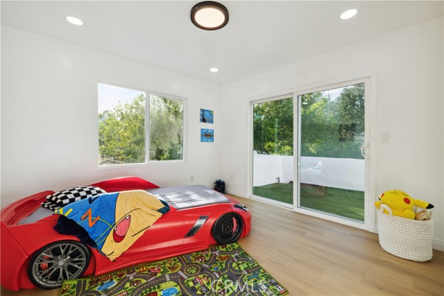1290 E Woodbury Road, Pasadena CA: https://media.crmls.org/medias/25678f3f-d8ed-40ca-ba65-550afbd1b2f3.jpg