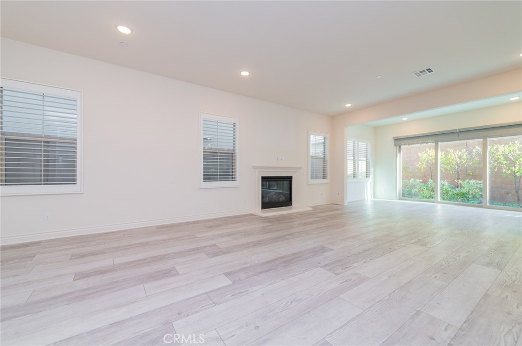 MLS #OC25255909 image #8