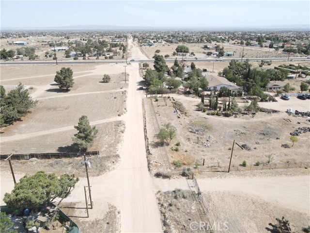 9582 Buttemere Road, Phelan CA: https://media.crmls.org/medias/25689356-8ddb-452b-a877-aaba95e1770e.jpg