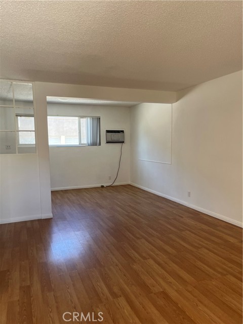 Open floor plan, lots