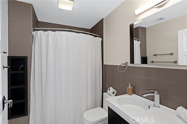 Detail Gallery Image 26 of 37 For 21047 Dumetz Rd, Woodland Hills,  CA 91364 - 4 Beds | 5 Baths