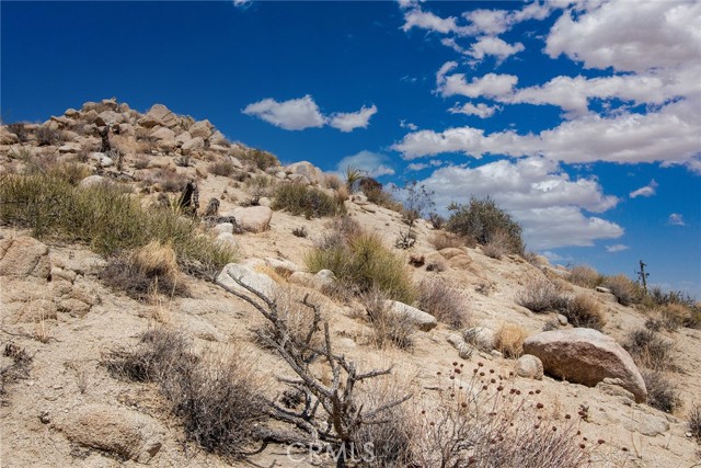 Detail Gallery Image 2 of 13 For 999 Mandarin Rd, Yucca Valley,  CA 92284 - – Beds | – Baths