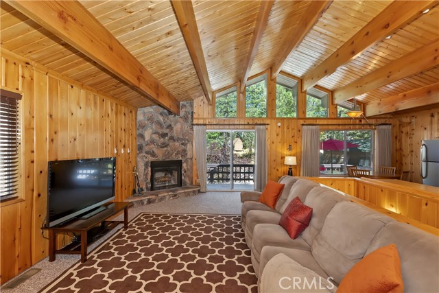 33469 Squirrel Drive, Green Valley Lake CA: https://media.crmls.org/medias/25693c75-3b52-444f-a2bc-5c617c3701dd.jpg