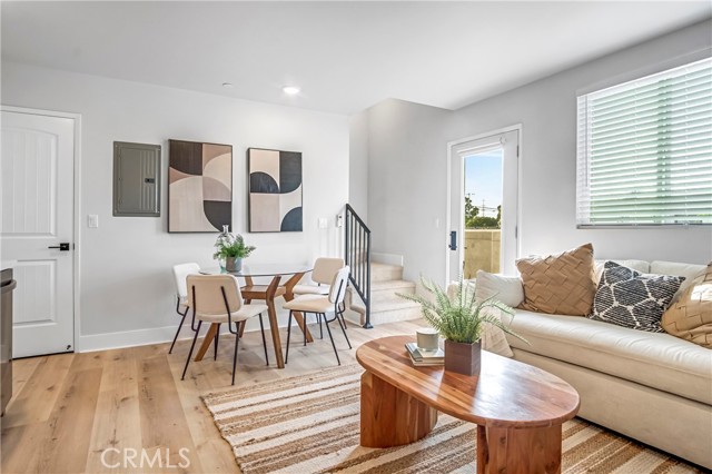 Detail Gallery Image 3 of 20 For 10035 S Western Ave #105,  Los Angeles,  CA 90047 - 2 Beds | 2 Baths