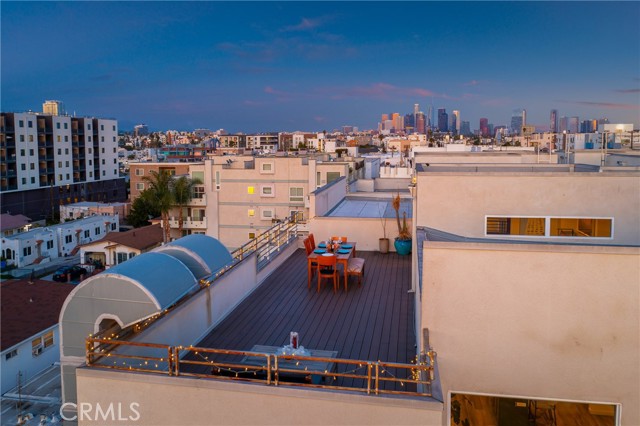 1055 S Serrano Avenue, Los Angeles CA: https://media.crmls.org/medias/256b8e3b-b7e1-48d1-8fb8-0f8953f65dcf.jpg