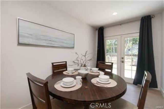 5840 White Oak Avenue, Encino CA: https://media.crmls.org/medias/256bc59b-05bf-4ce1-859b-9b9520de3270.jpg