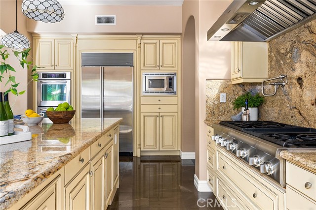 Detail Gallery Image 11 of 42 For 2831 Venezia Ct, Chino Hills,  CA 91709 - 5 Beds | 5/1 Baths